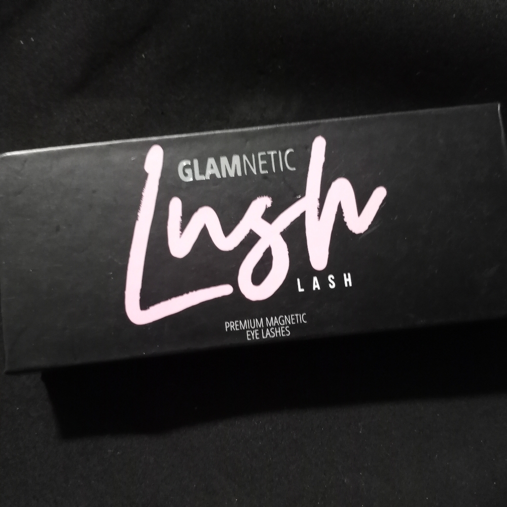 GLAMNETIC MAGNETIC EYELASHES IN "LUST" - Picture 2 of 3